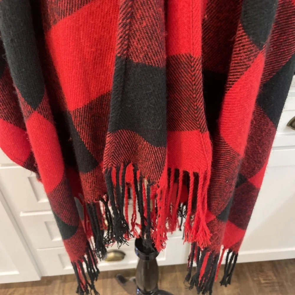 Buffalo Plaid Shawl Wrap Womens One Size Red Black Fringe Poncho Fall Winter